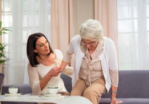 Como mejorar la movilidad en personas mayores con problemas de cadera