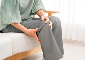 Prevención y tratamiento del dolor de rodillas en personas mayores