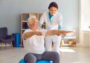 Ejercicios para mejorar la postura en personas mayores