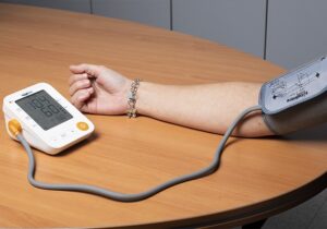 Aparatos como el tensiómetro que nunca han de faltar en el hogar