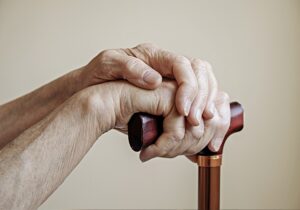 Bastones y muletas para combatir el sedentarismo