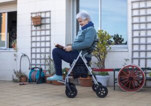 Andadores con reposapiés