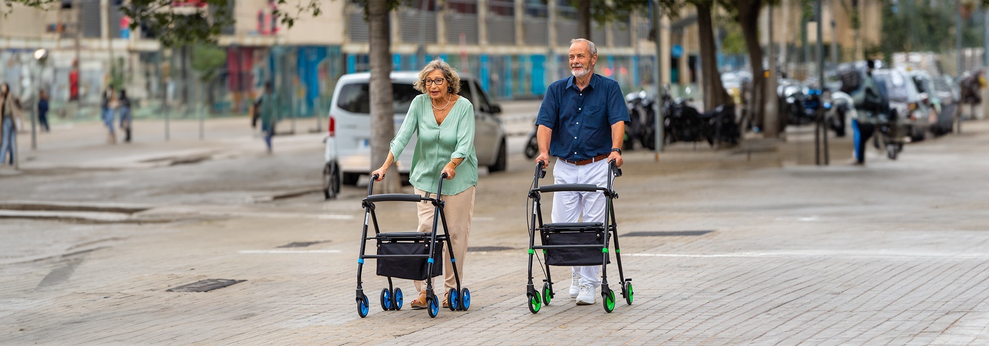 andador-elite-fp-fm-totalcare_foto_modelo-1