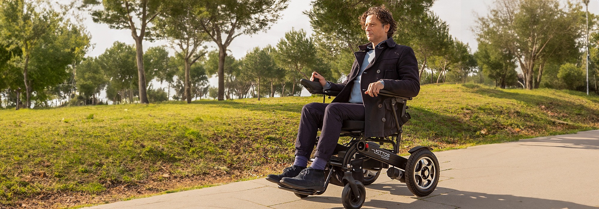 silla-de-ruedas-electrica-kittos-country-totalcare_foto_modelo-1