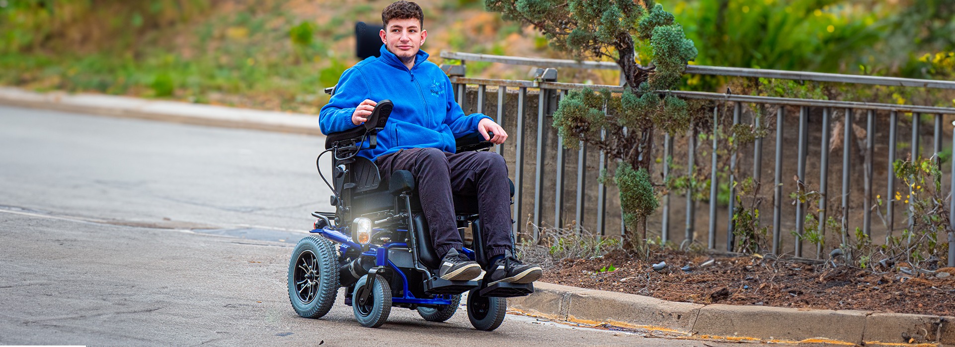 silla-de-ruedas-electricas-calabria-2-totalcare_foto_modelo-1