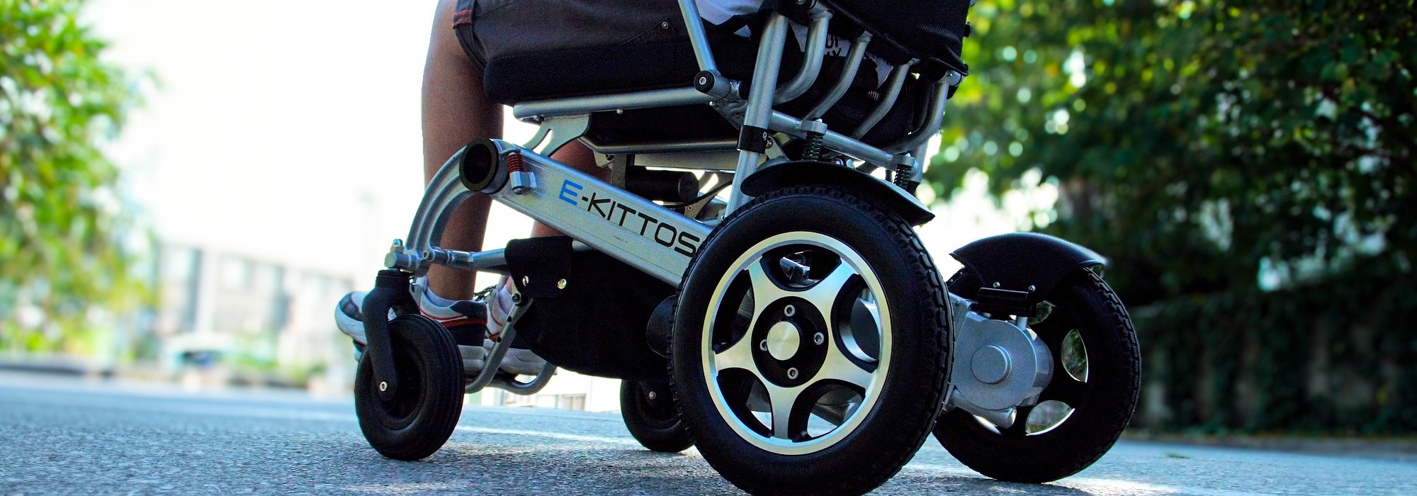 silla-de-ruedas-electrica-plegable-e-kittos-totalcare_foto_modelo_