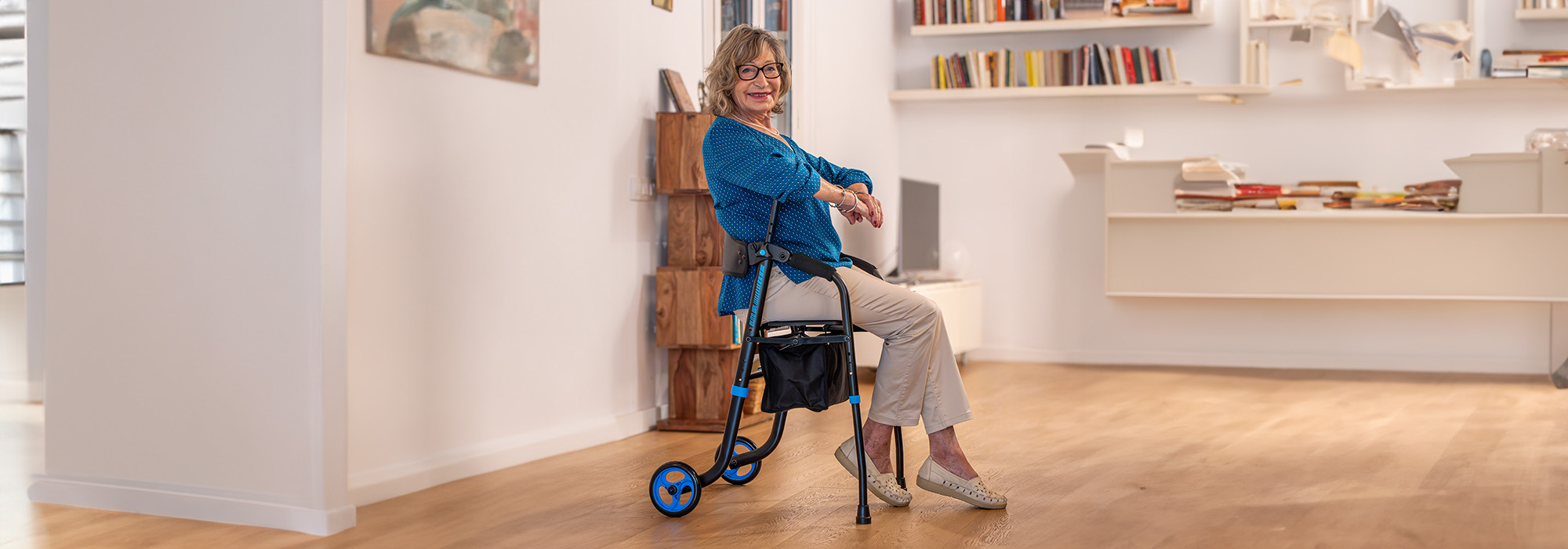 andador-elite-3g-up-totalcare_foto-modelo-1