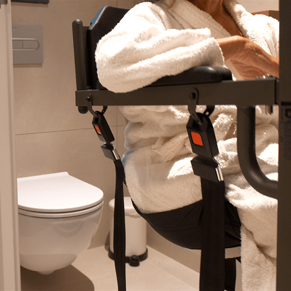 grua-aupa-chair-totalcare_foto_contenido_modelo_transferencia_acceso_WC