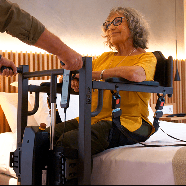 grua-aupa-chair-totalcare_foto_contenido_modelo_transferencia_cama
