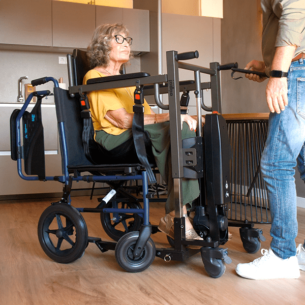 grua-aupa-chair-totalcare_foto_contenido_modelo_transferencia_silla_ruedas