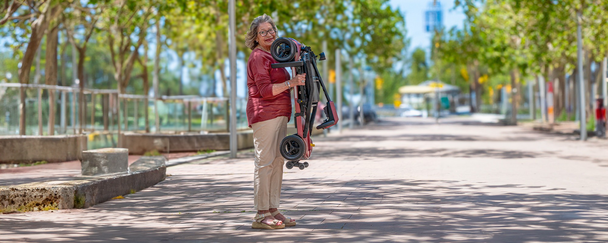 scooter-plegable-ultraligero-bora-bora-totalcare_foto_modelo_02