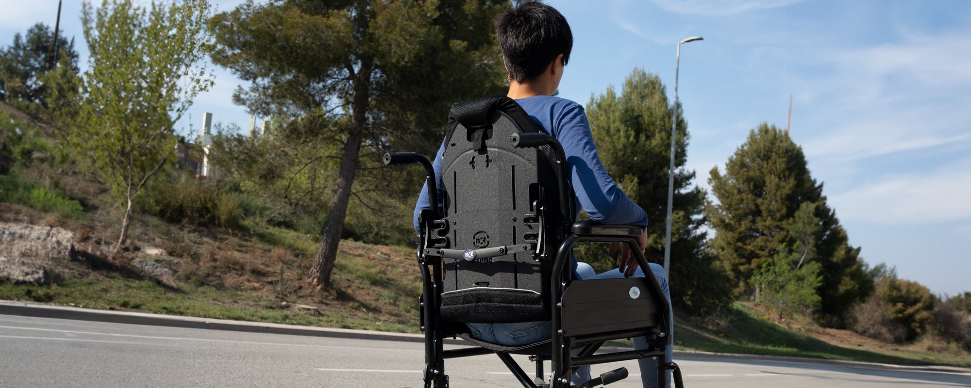 ayudas-tecnicas-respaldo-nxt-totalcare_foto-modelo